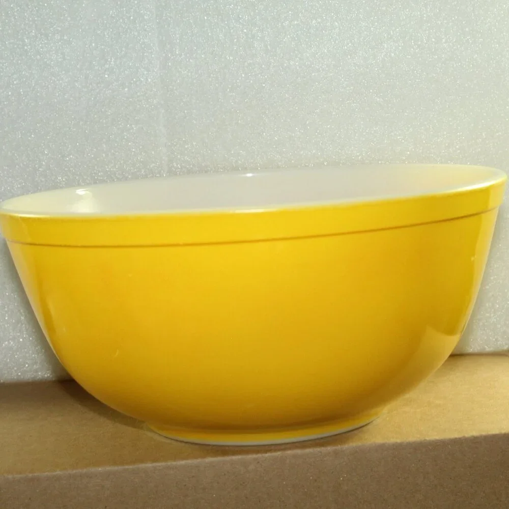 Vintage Pyrex Primary Colors Yellow 403 Nesting/Mixing Bowl 2.5 Quart